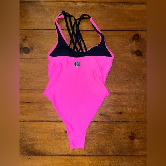 Maui and Sons Hot Pink Bathing Suit XS - Picture 3 of 8